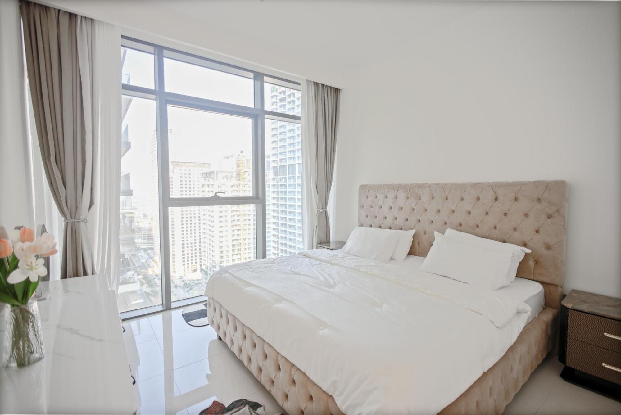Emaar Beachfront Luxe Retreat *
