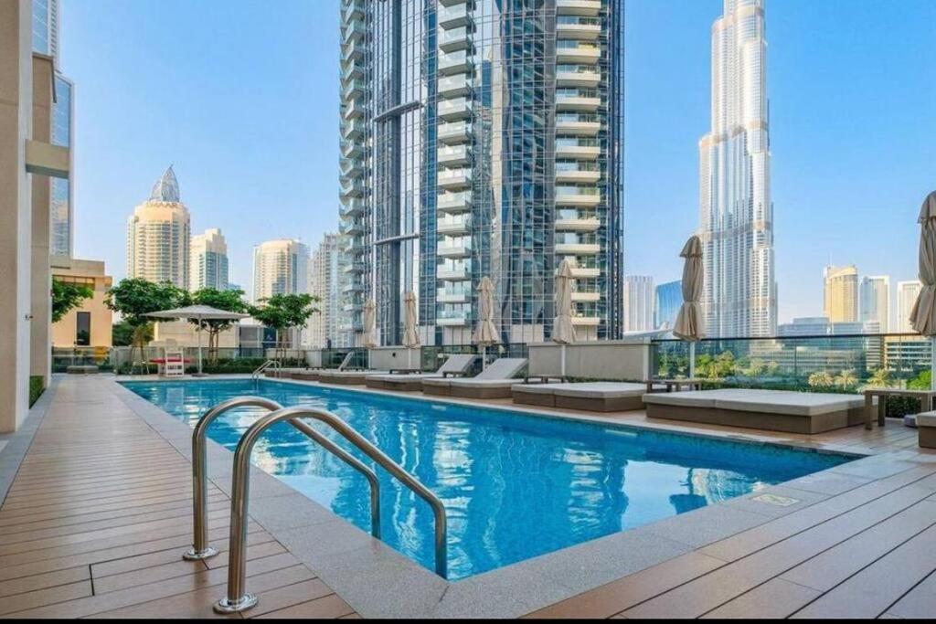 Luxury 1br Burj Khalifa View Walk To Mal Dubái