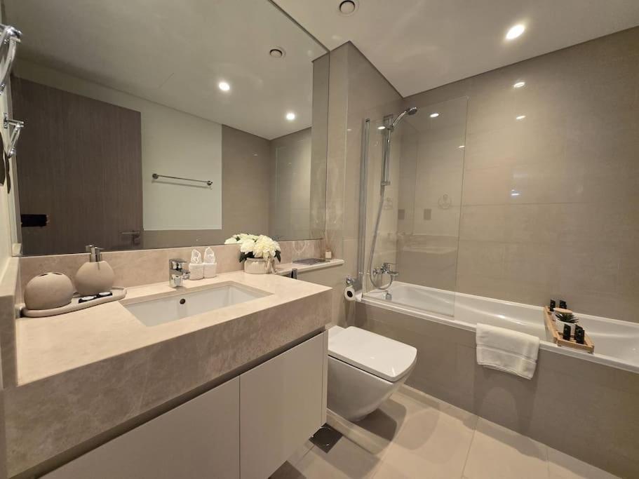 Luxury 1br Burj Khalifa View Walk To Mal Dubái