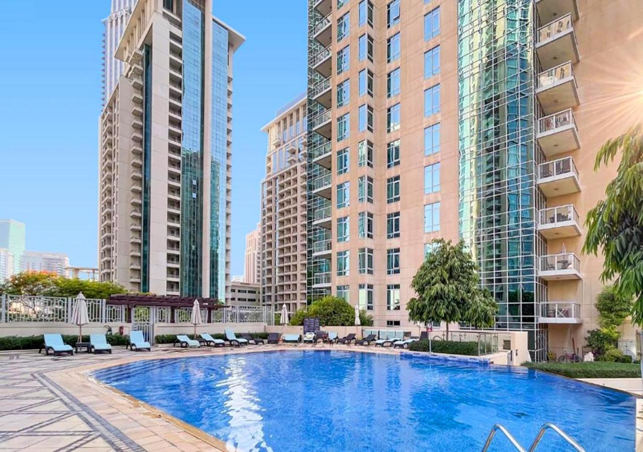 Luxurious With Stunning Burj Khalifa, Pool & Views Steps From Mall Dubaï