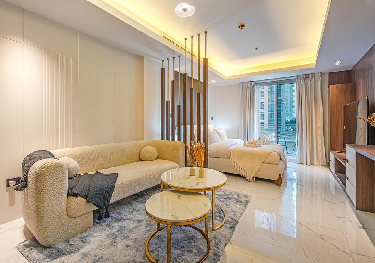 Appartement Luxurious With Stunning Burj Khalifa, Pool & Views Steps From Mall *