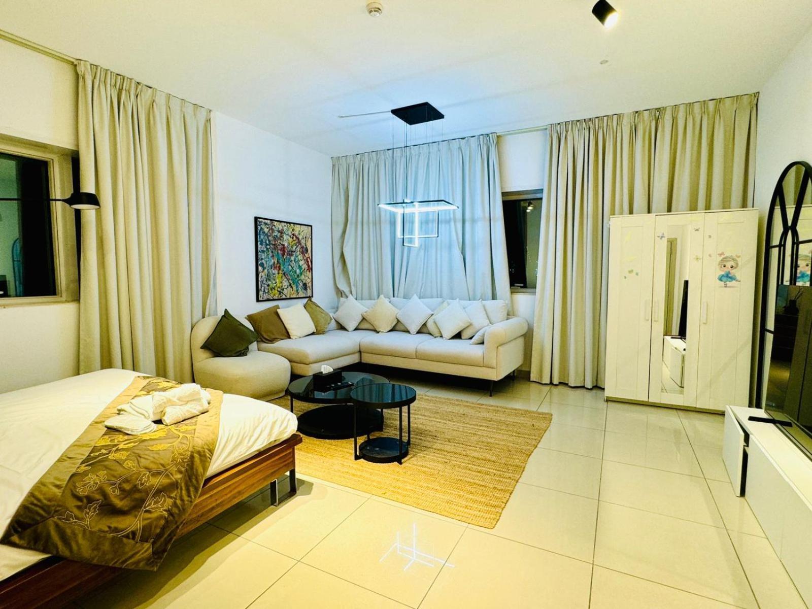 Entire Private Self Catered Marina Apartamento Dubái