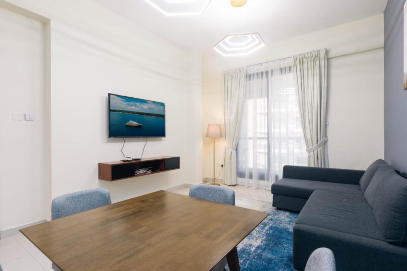 Prime Location Huge One Bedroom Marina * Dubai