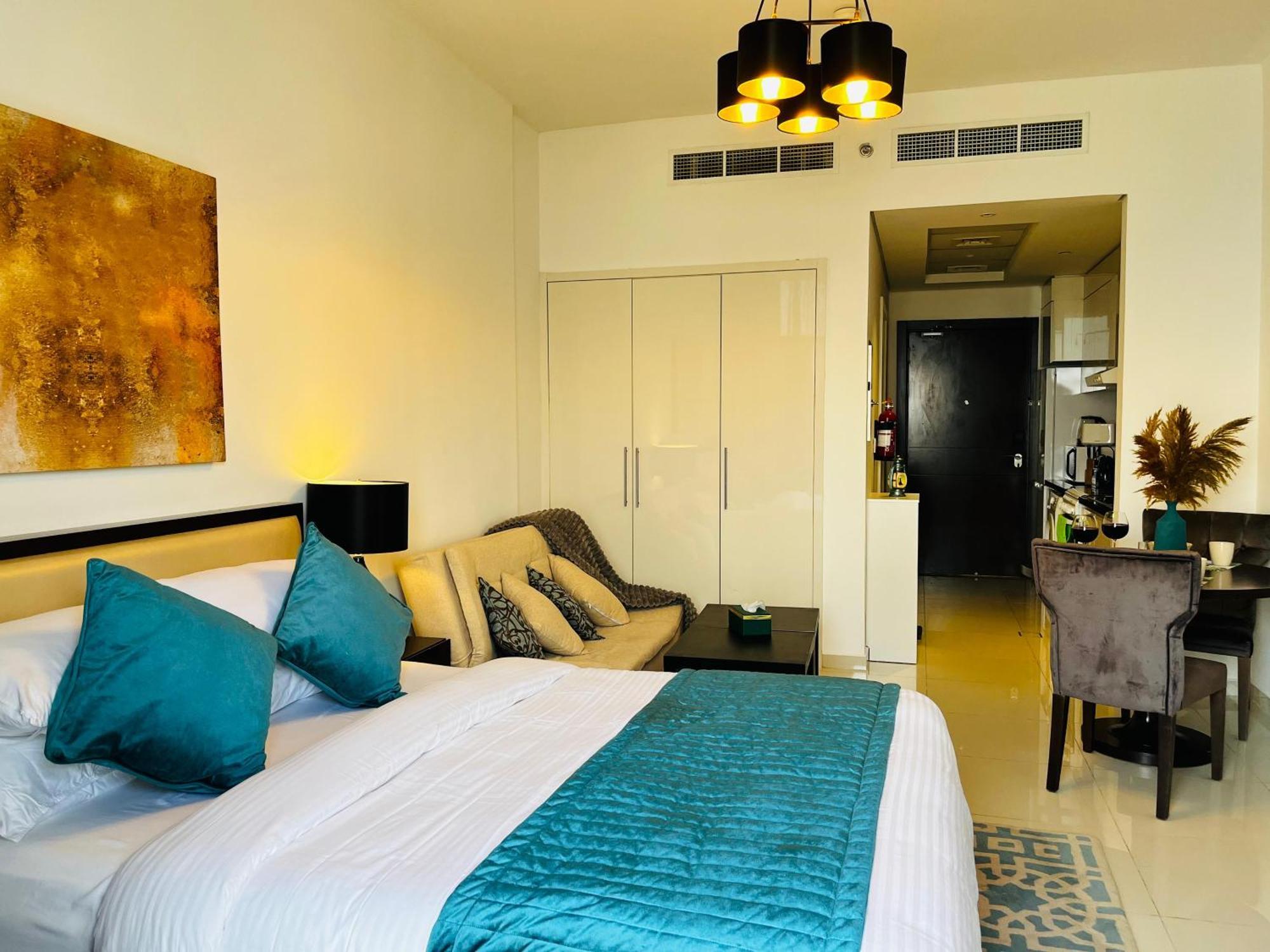 Floor Luxurious In Jvc, Near Marina Dubaï