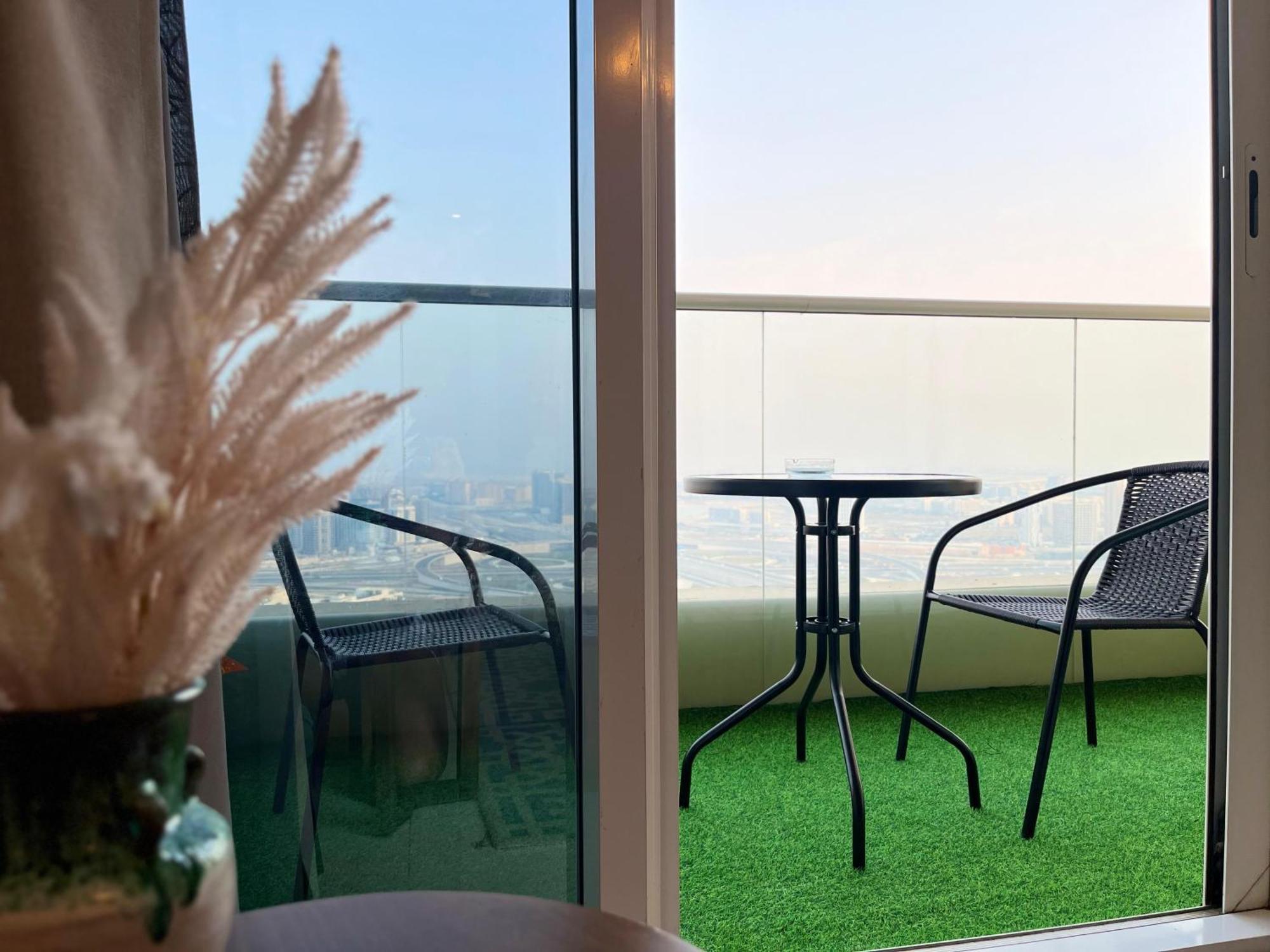 Floor Luxurious In Jvc, Near Marina * Dubaï