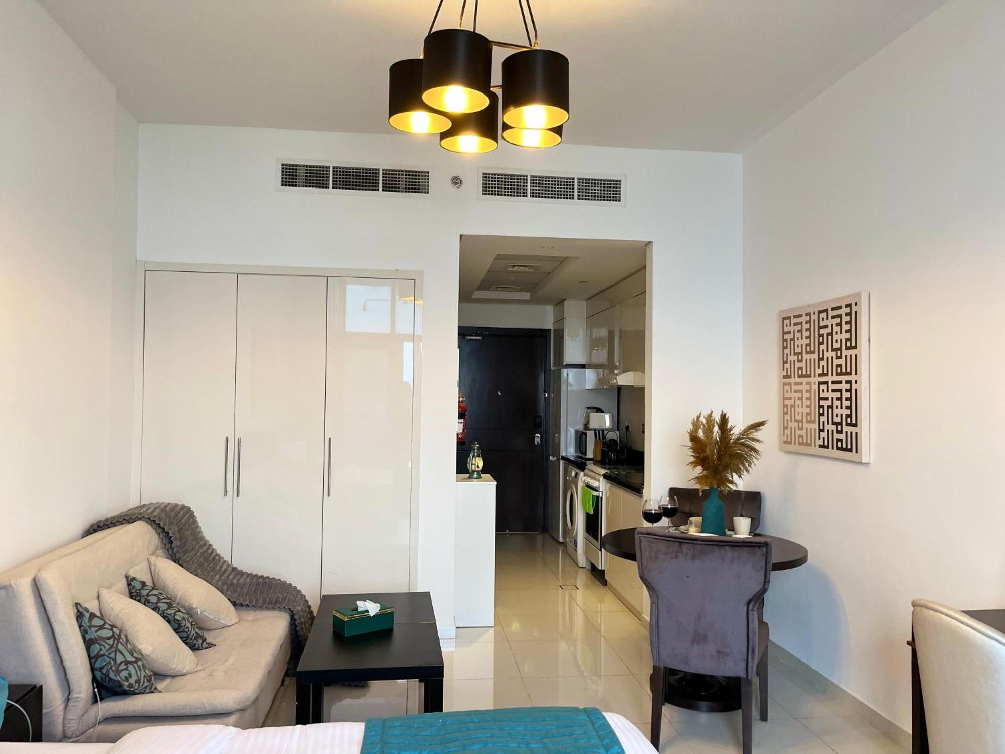 Floor Luxurious In Jvc, Near Marina * Dubaï