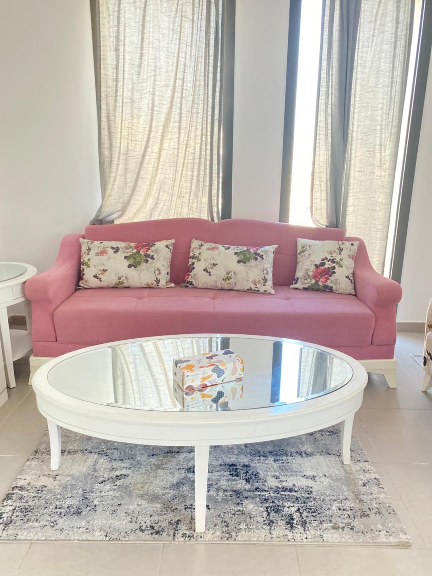 Apartamento Lovely Calm 3br Easy Accessibility To With Huge Balcony And Pool View Town Square Dubái