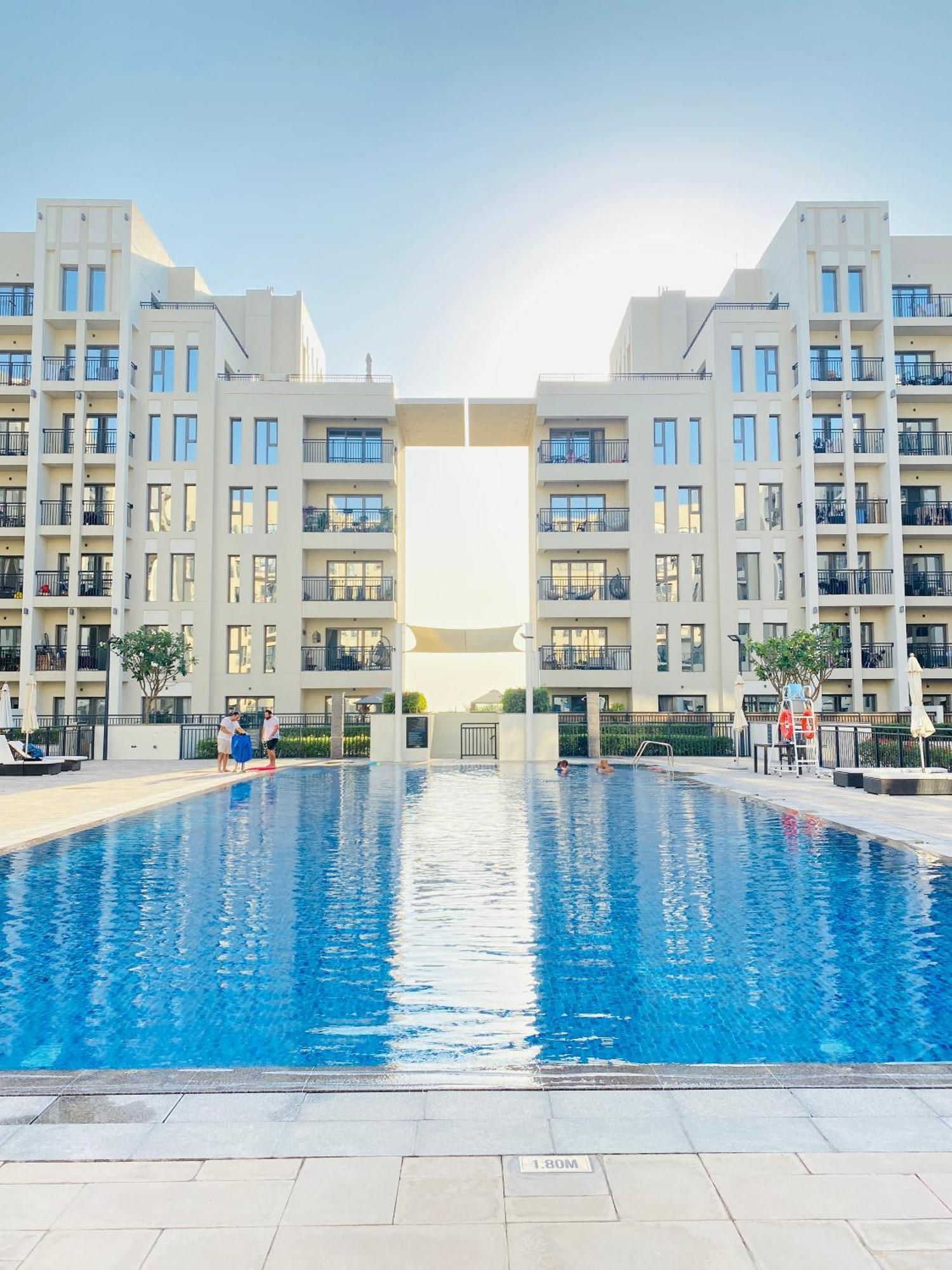 Lovely Calm 3br Easy Accessibility To With Huge Balcony And Pool View Town Square Apartamento *