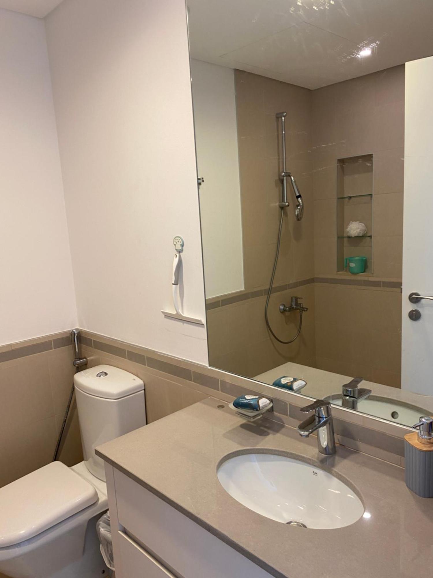 Apartamento Lovely Calm 3br Easy Accessibility To With Huge Balcony And Pool View Town Square Dubái