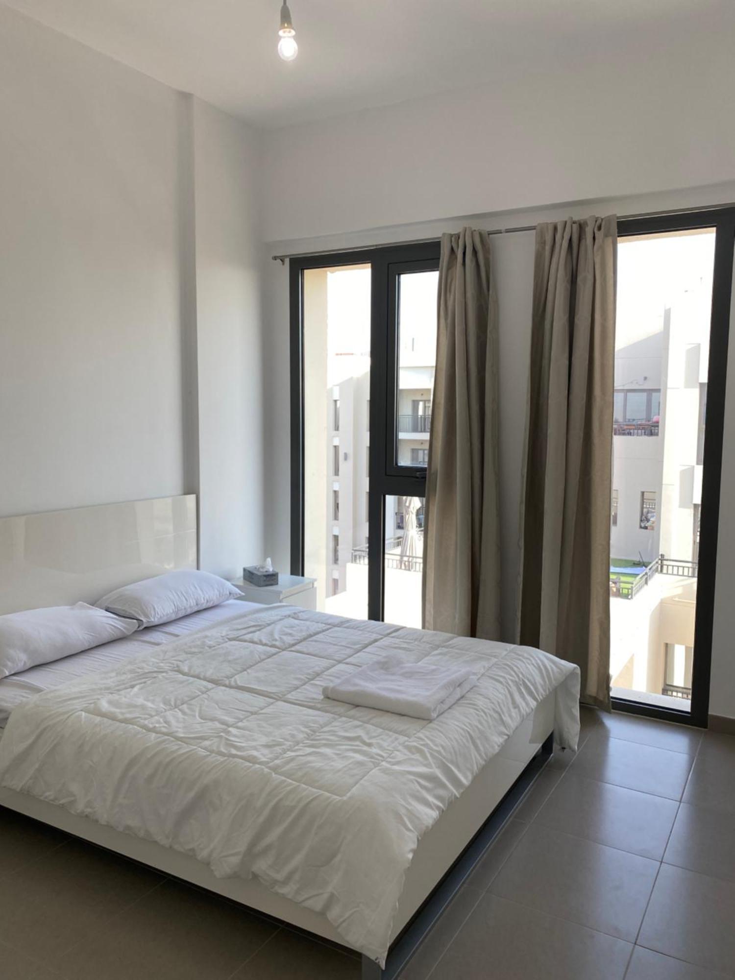 Lovely Calm 3br Easy Accessibility To With Huge Balcony And Pool View Town Square Appartement *