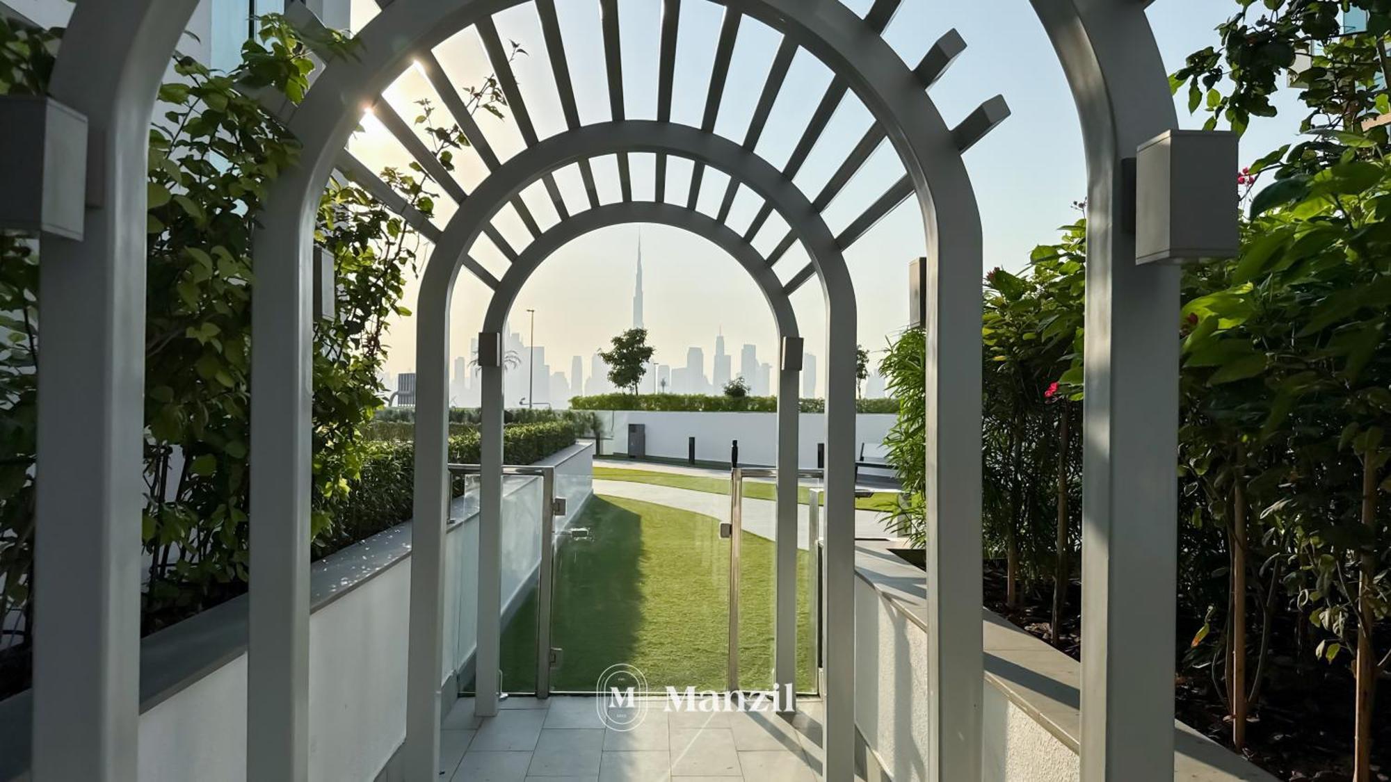 1br Near Downtown With Pool & Skyline Views * Dubaï