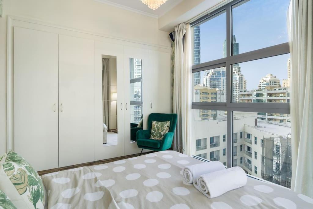 Apartment Royal Marina Experience Lavish 2br Waterfront View Dubai