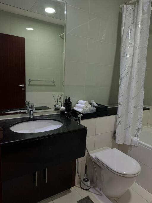 Appartement Elegant In Marina, Large 1br In Marina Heights Dubaï