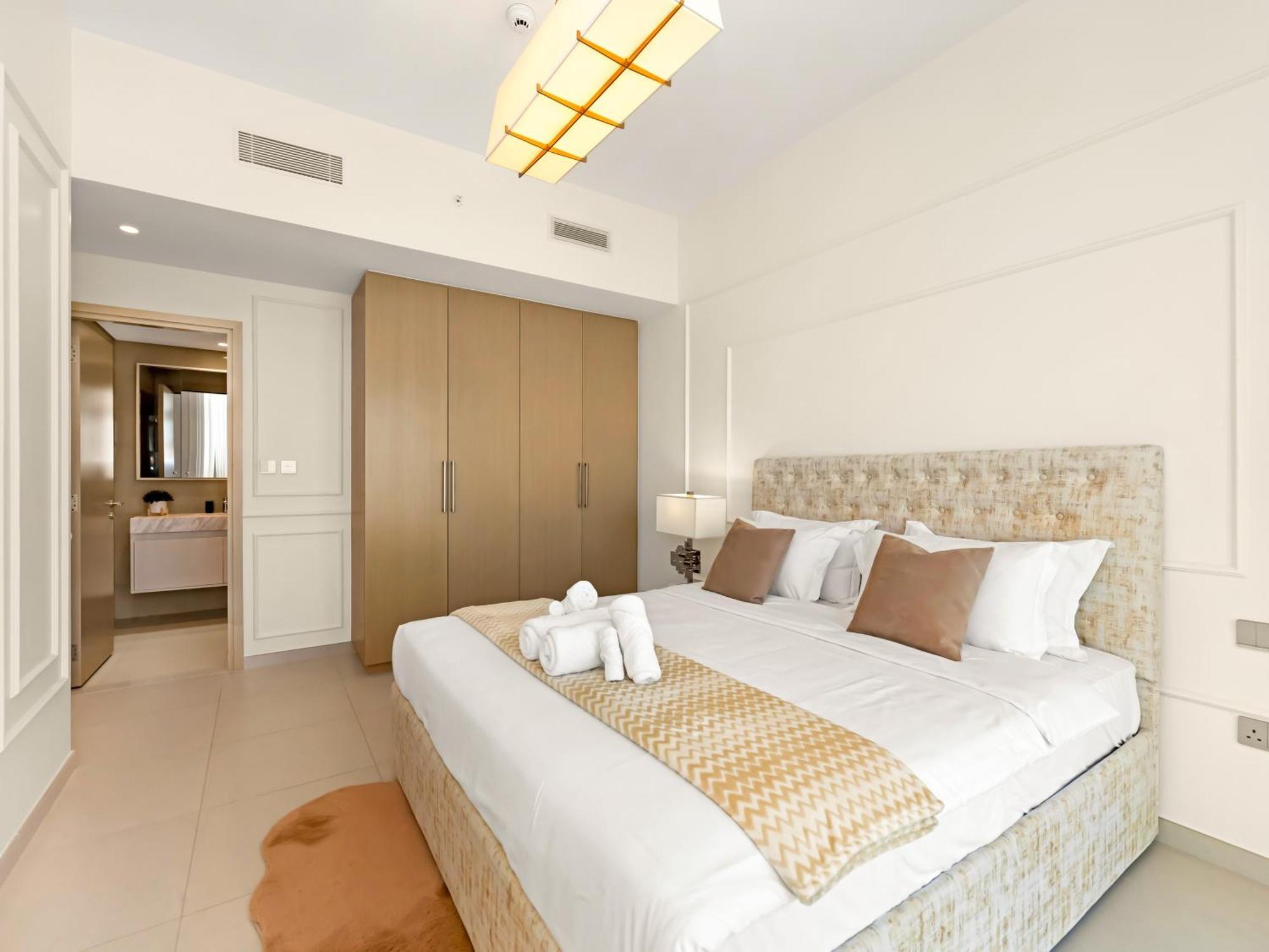 Burj Khalifa View Luxe 2br, 5 Mins Walk To Mall *