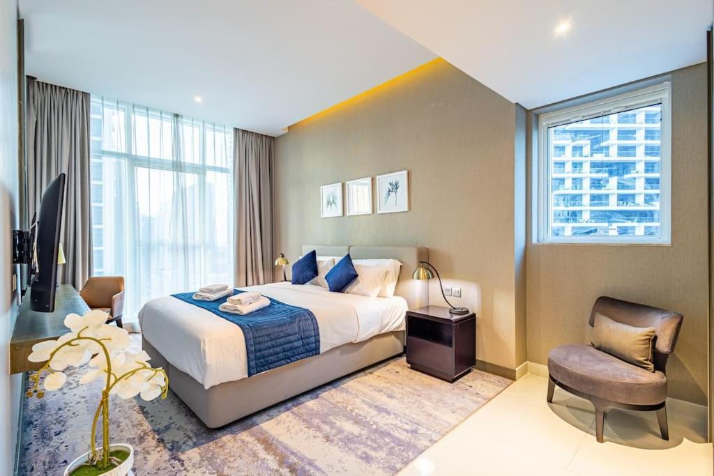 Spacious With Pool - Canal & Burj Views Dubaï