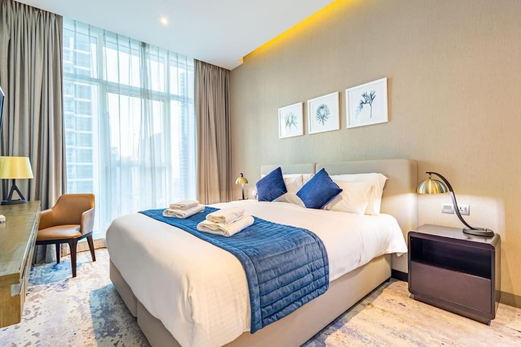 Apartamento Spacious With Pool - Canal & Burj Views Dubái