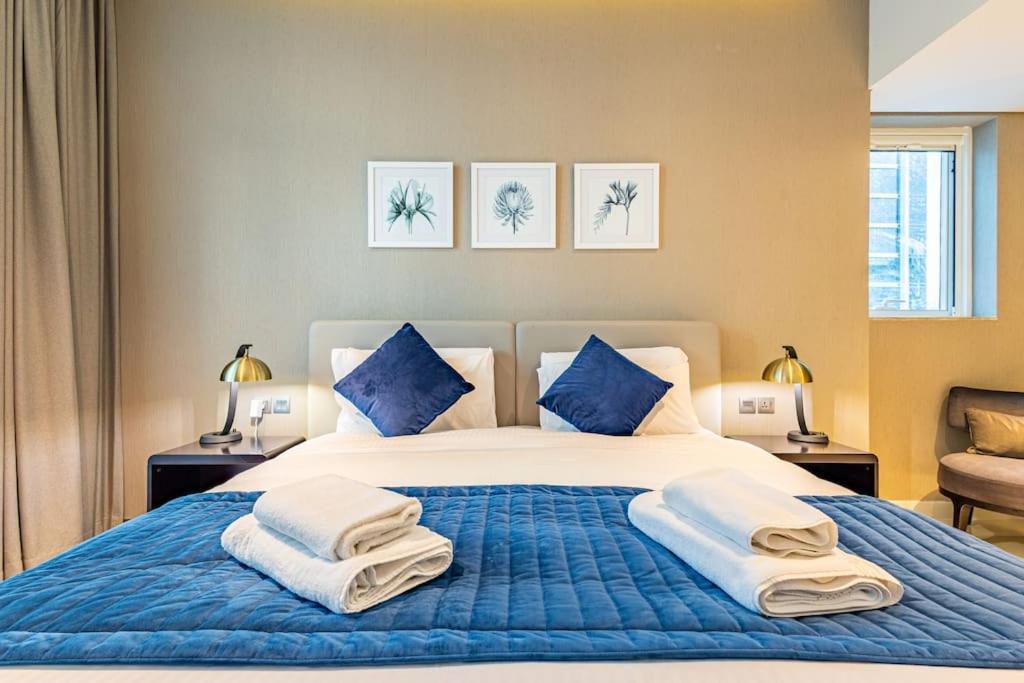Spacious With Pool - Canal & Burj Views Dubái