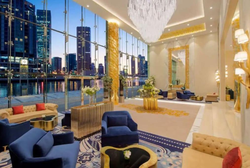 Spacious With Pool - Canal & Burj Views Dubaï
