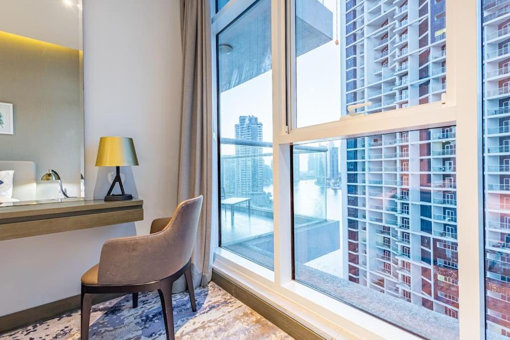 Spacious With Pool - Canal & Burj Views Apartamento *