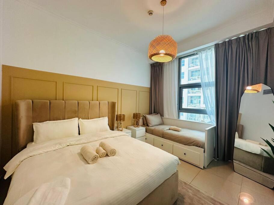 Stunning Newly Furnished Marina Appartement