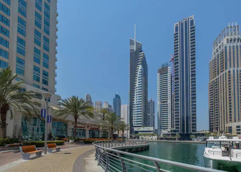 Stunning Newly Furnished Marina * Dubaï