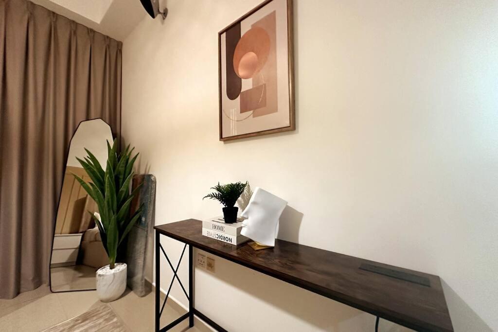 Stunning Newly Furnished Marina Appartement