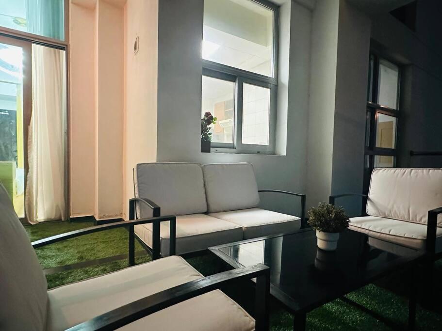 Stunning Newly Furnished Marina Dubaï