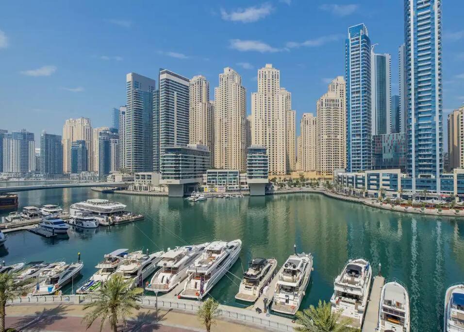 Stunning Newly Furnished Marina Appartement *