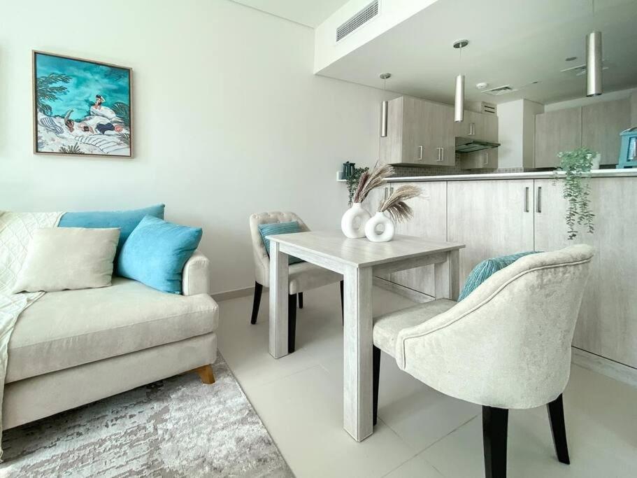 Apartament 1 Bedroom 65m2, Infinity Pool, West Beach, Noise Insulation *