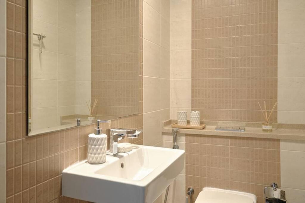 Modern 1-bedroom In Marina Botanica Tower * Dubaï