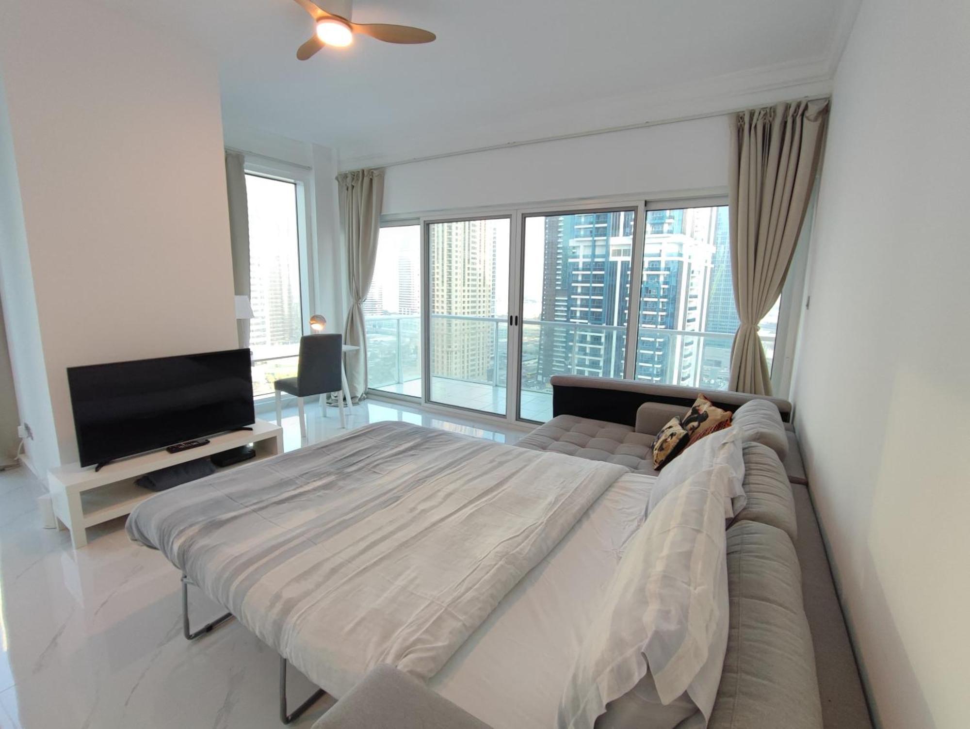Apartamento One Bedroom With Pool & Gym Near Marina Dubái