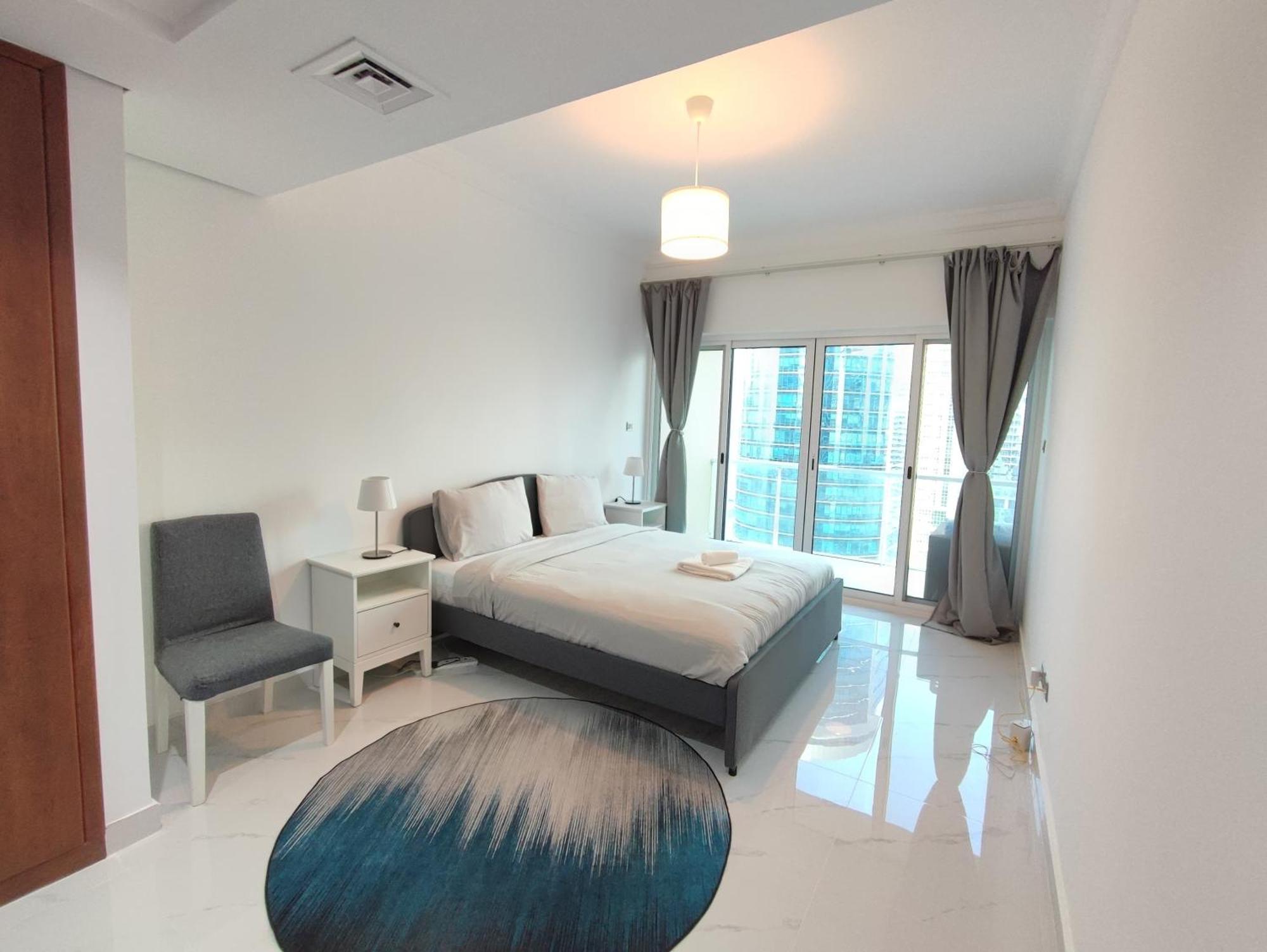 One Bedroom With Pool & Gym Near Marina Dubái