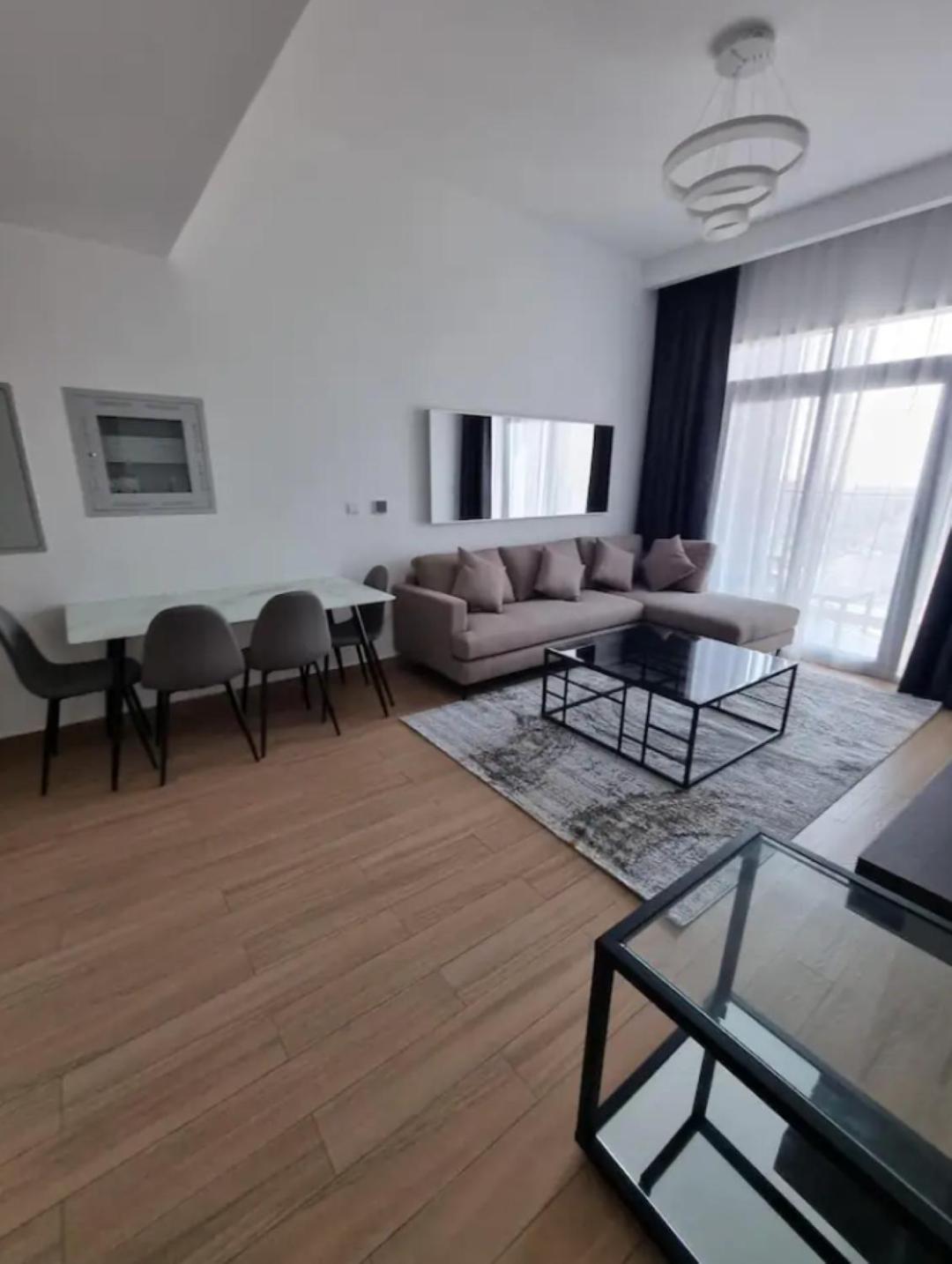Apartemen 151 Jumeirah Gardens