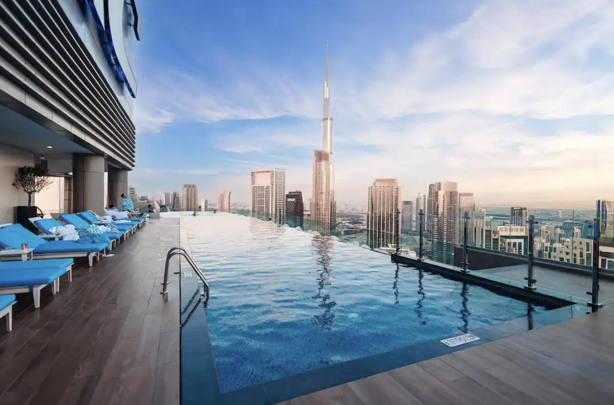 Scenic Infinity Pool With Burj Khalifa Views * Dubái