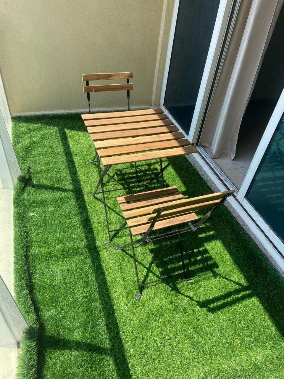 Ultimate Luxury Apt Near Metro! Apartemen