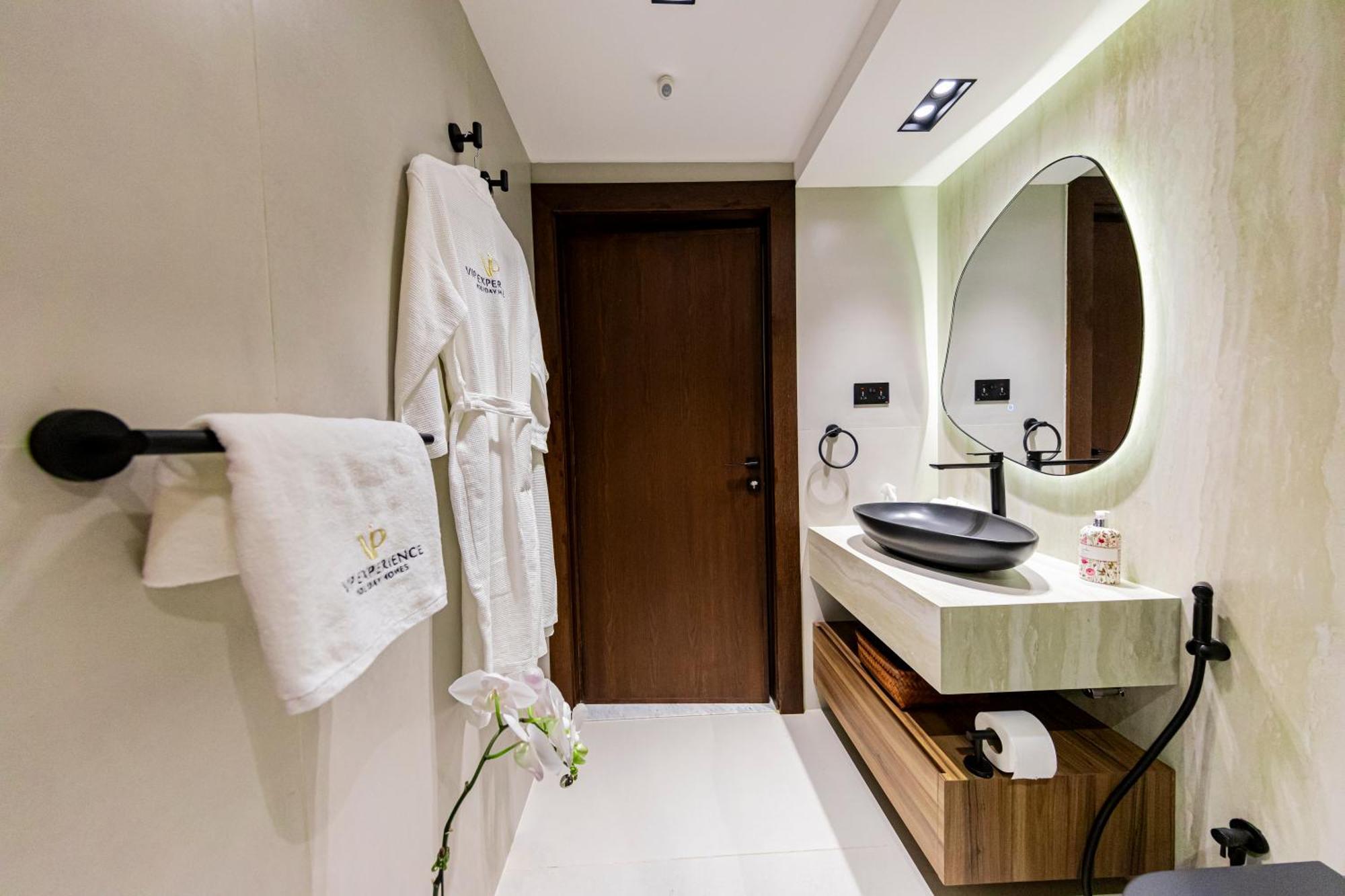 Apartemen Vip Experience Downtown At Boulevard T2 - Burj Khalifa View - Modern Luxury Dubai