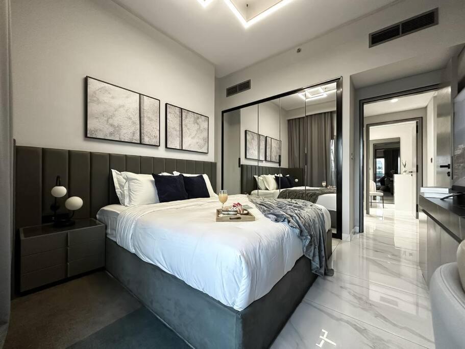 Sky High Comfort 1br Study With And Canal Views * Dubaï