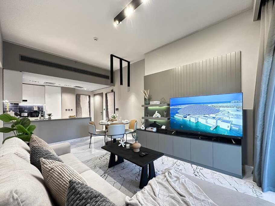 Sky High Comfort 1br Study With And Canal Views Appartement