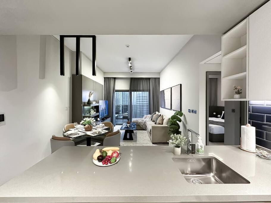 Sky High Comfort 1br Study With And Canal Views Appartement Dubaï