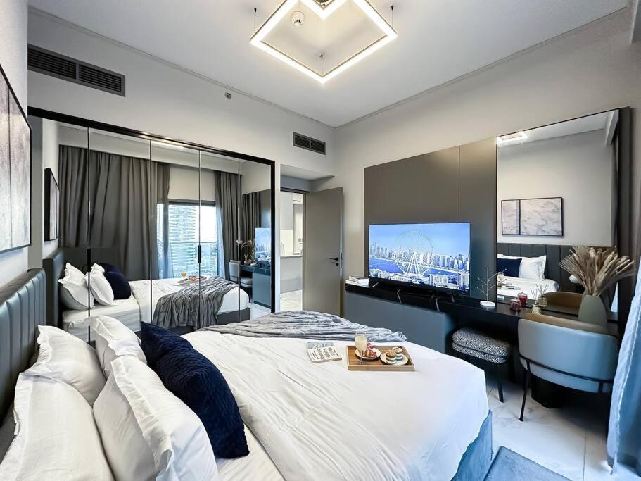 Sky High Comfort 1br Study With And Canal Views Appartement Dubaï
