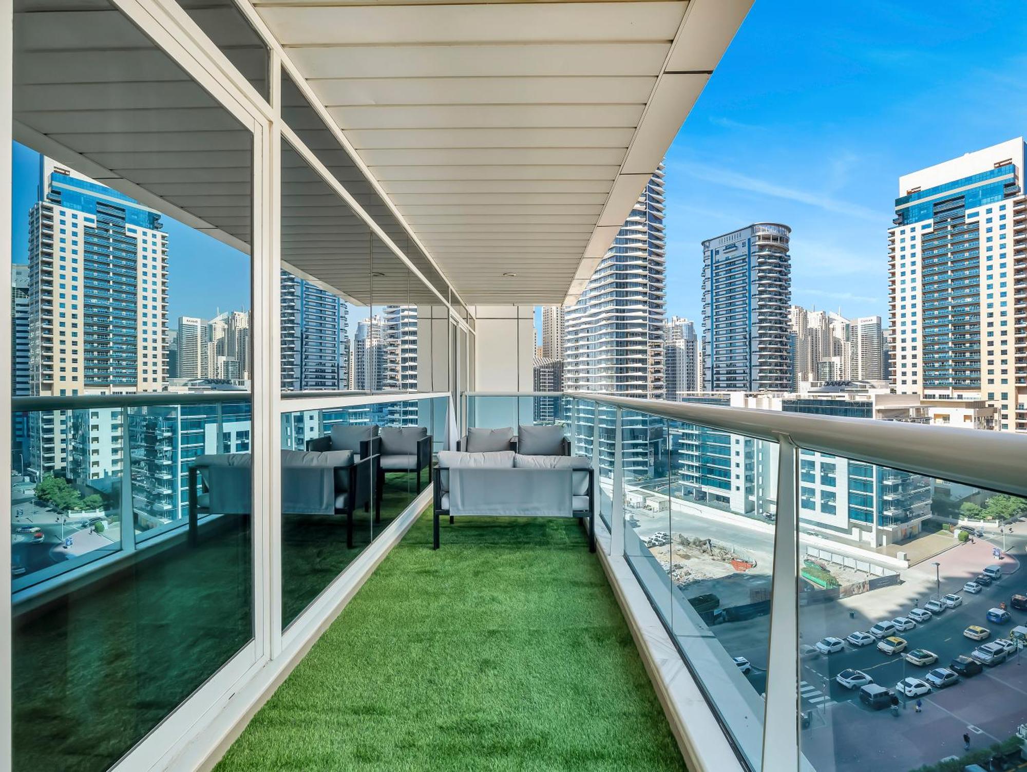 Spacious Near Metro & In Marina * Dubái