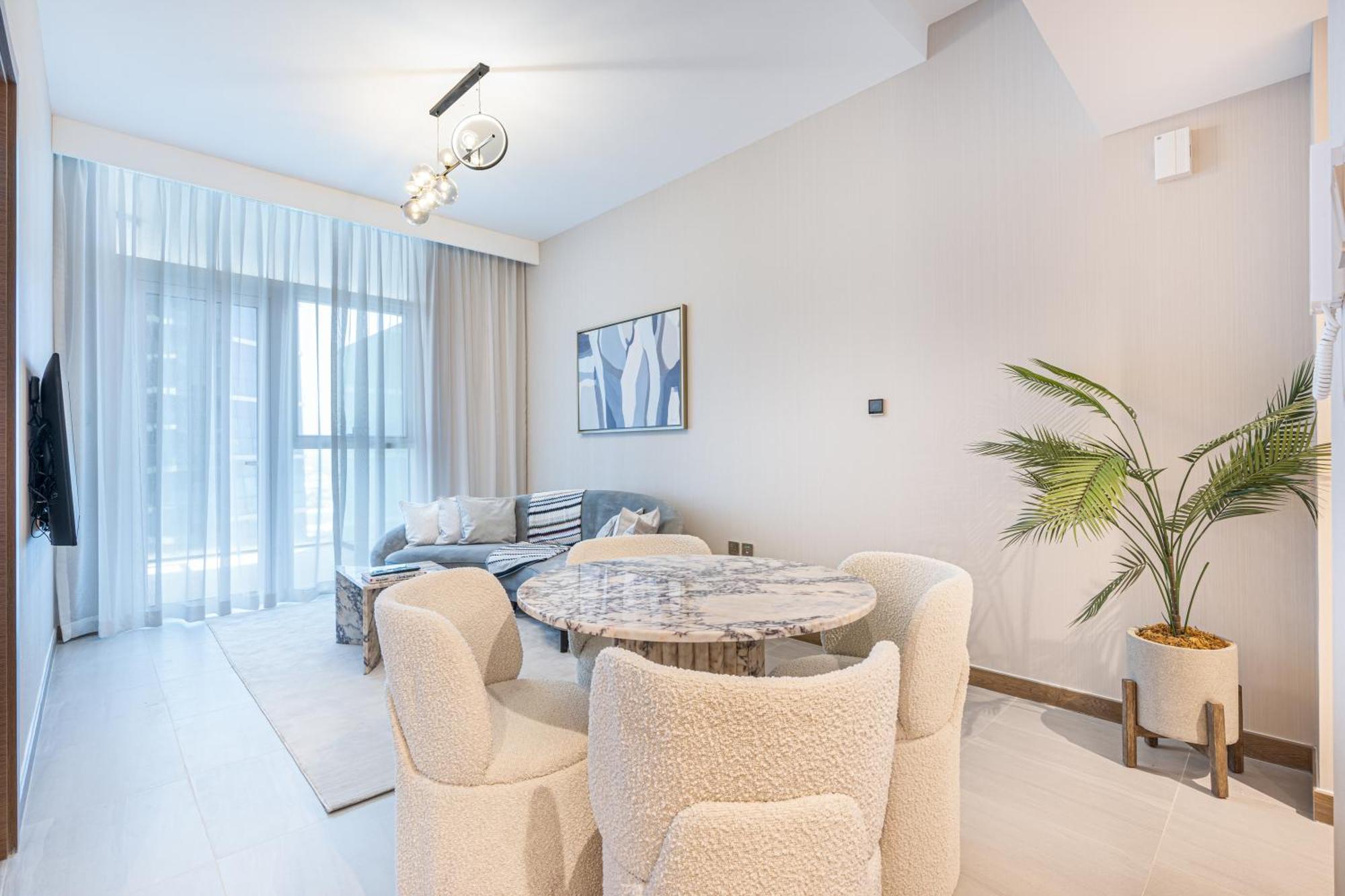 Elegantly Furnished Missoni With Canal Views Appartement Dubaï