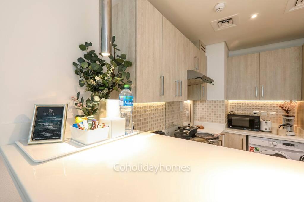 1 Bedroom Rooftop Infinity Pool & Padel Court Dubai