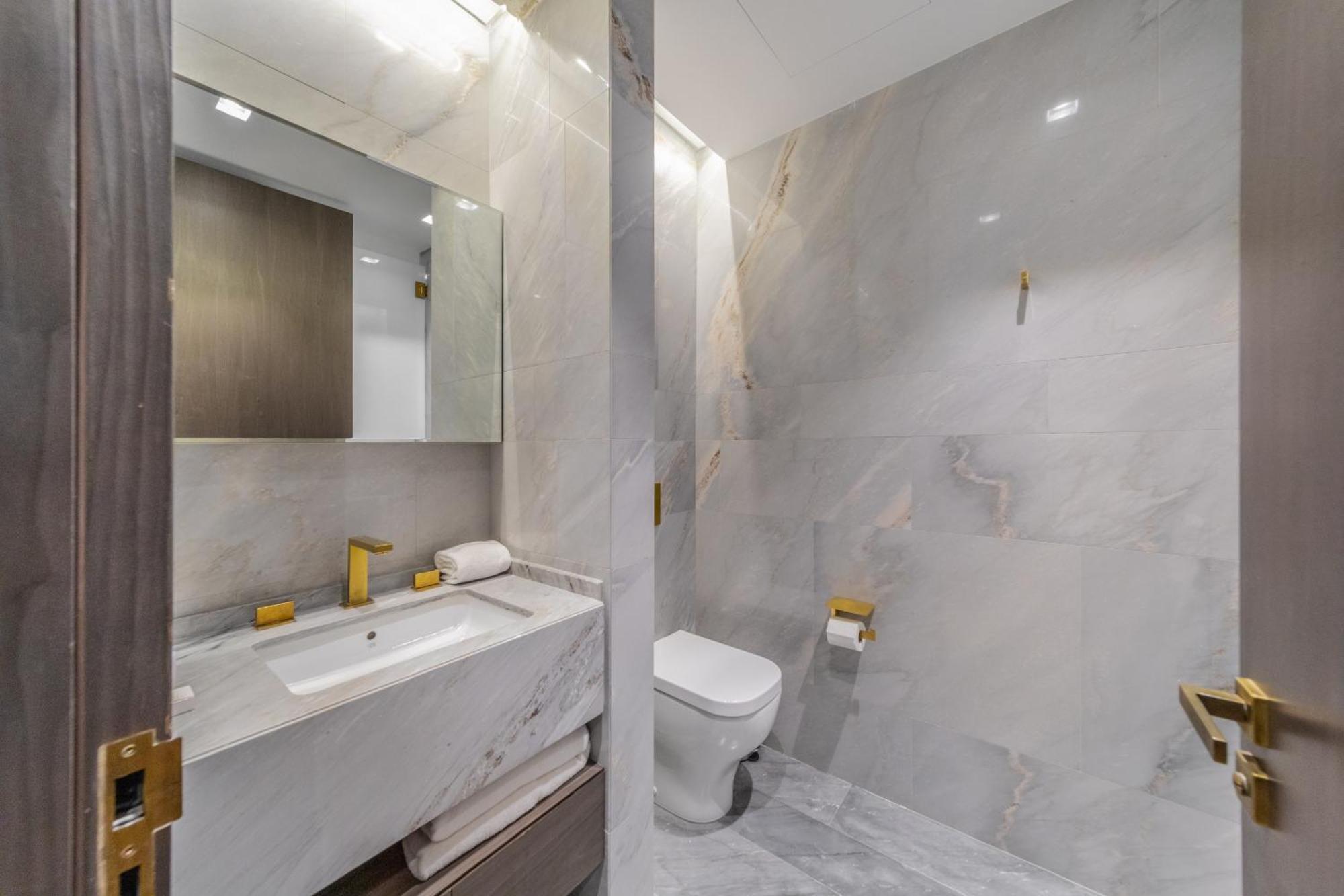 Luxury 3bdr Apartment, Pool & Access *