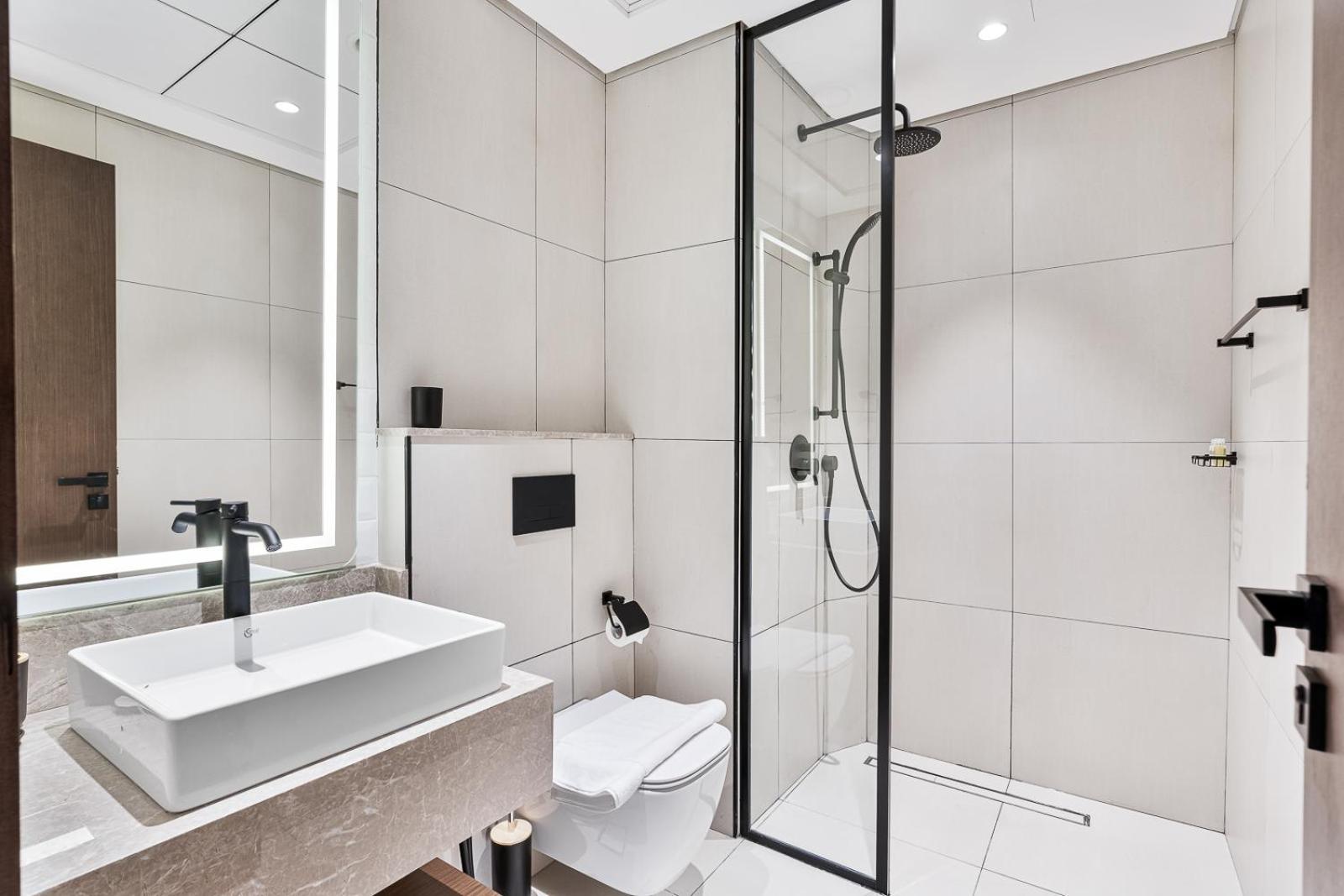 Modern 2 Bedroom Near Butterfly Garden Dubaï