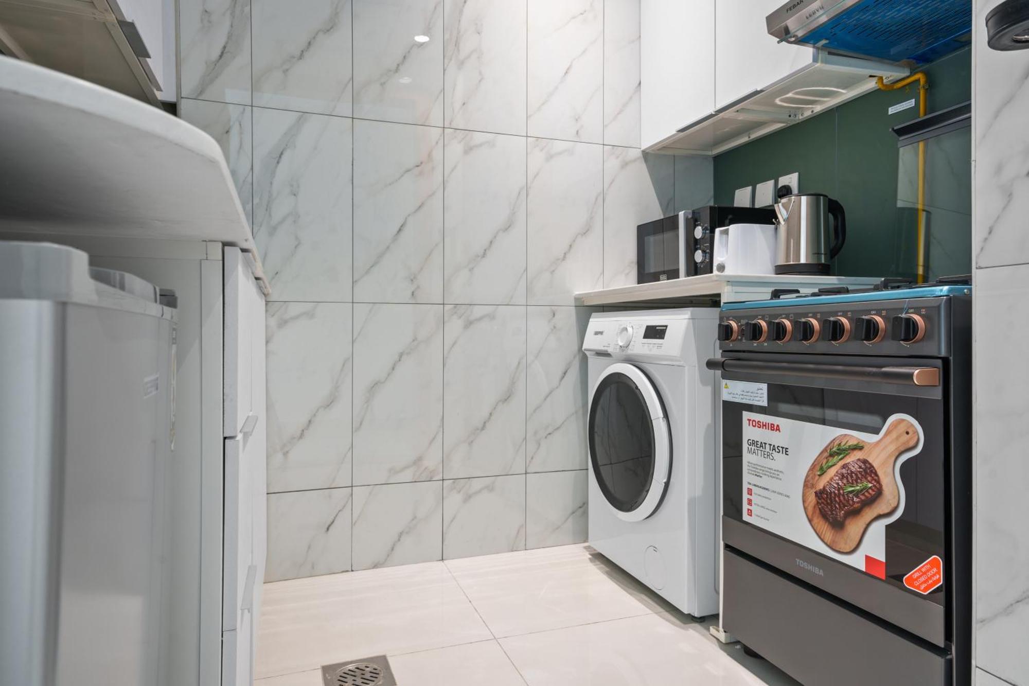 Modern With Dubailand Views Apartment