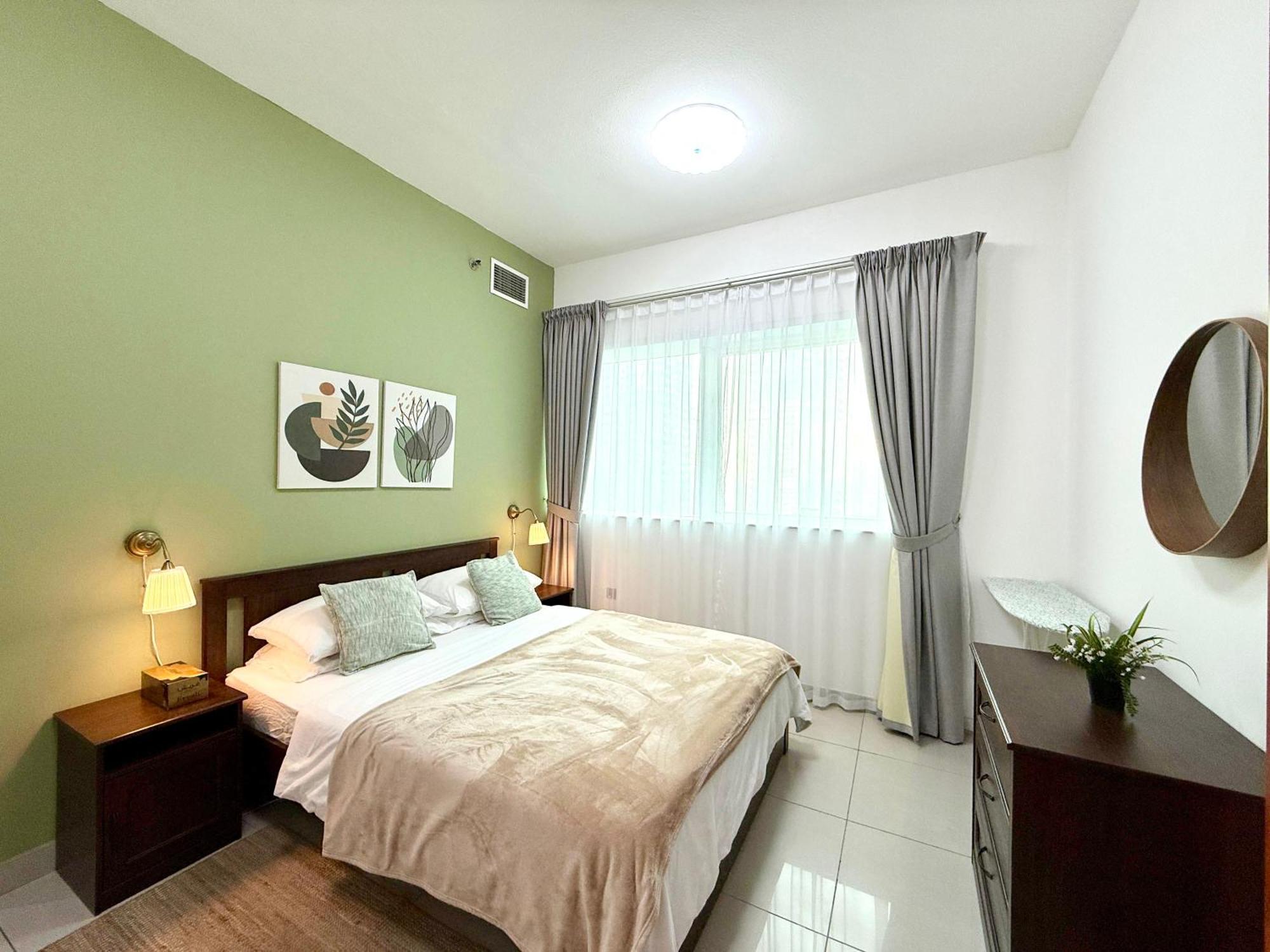 Stunning Views 1 Bedroom Flat, Near & Tram With Free Parking In Marina Dubaï