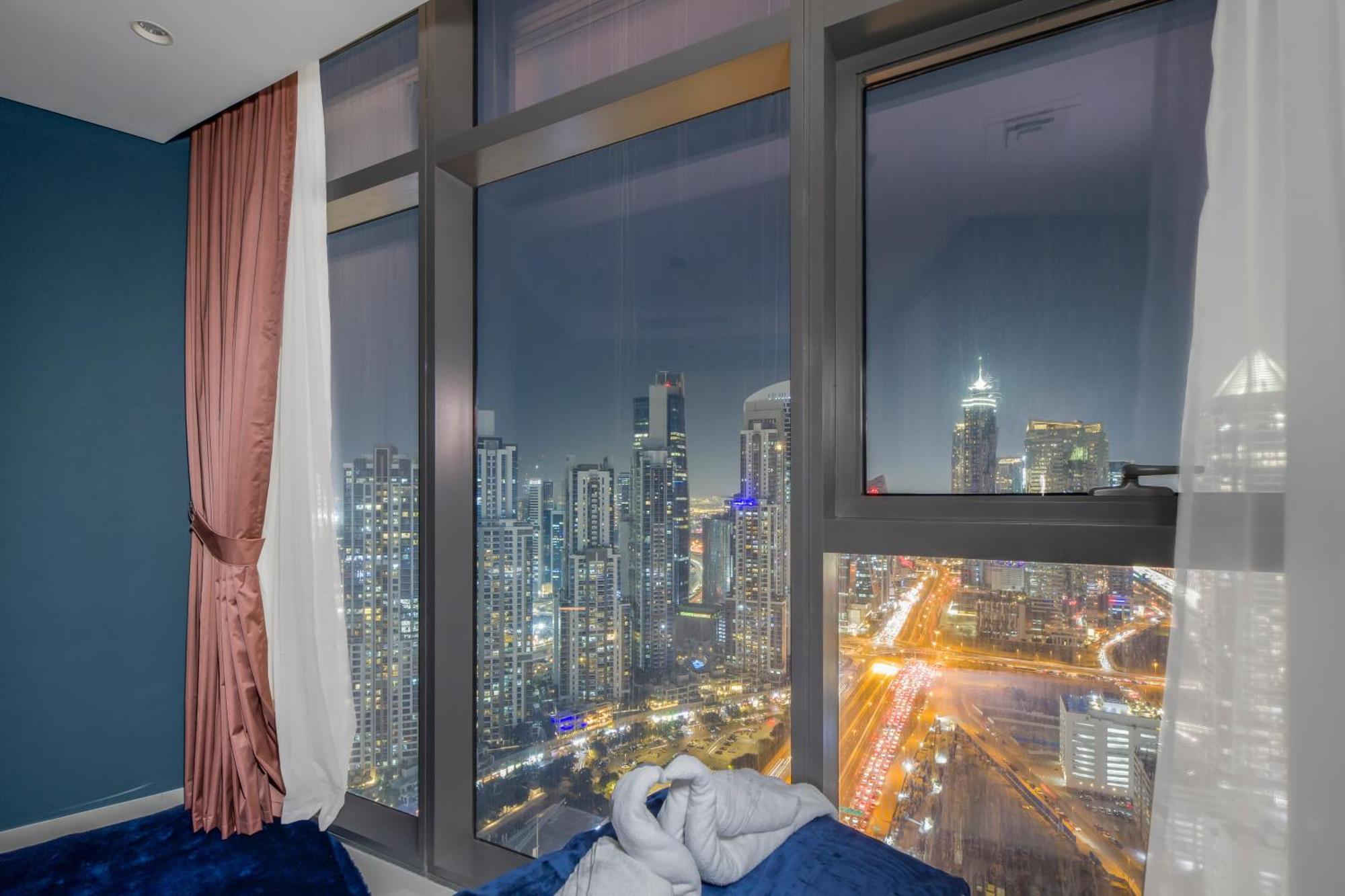 Appartement Pool In The Clouds With Burj Khalifa View, 2br In Paramount Midtown Dubaï