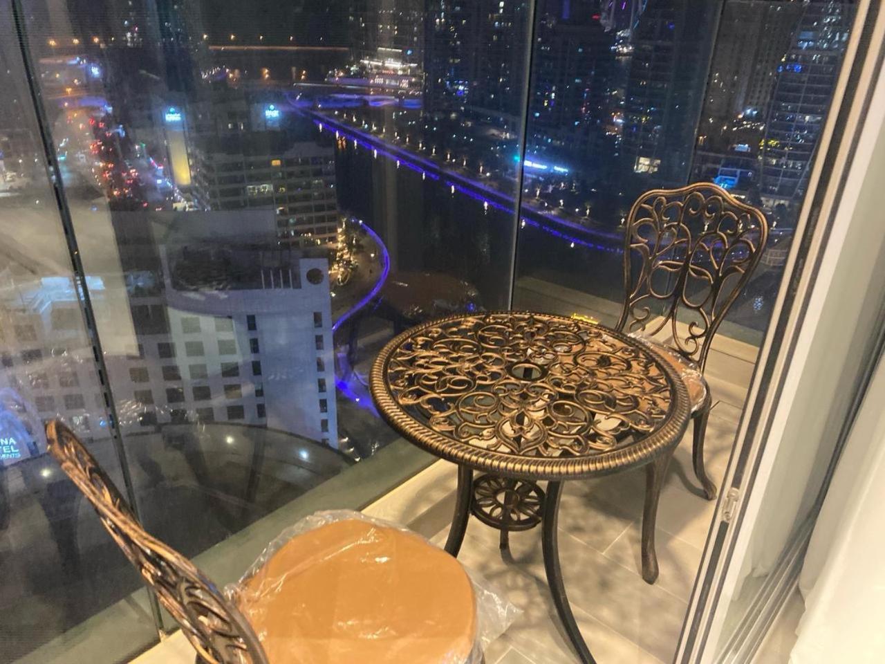 With Stunning Marina And Eye View Appartement Dubaï