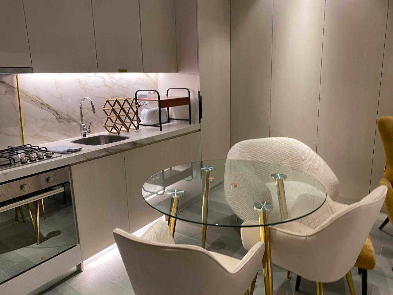 Appartement With Stunning Marina And Eye View Dubaï